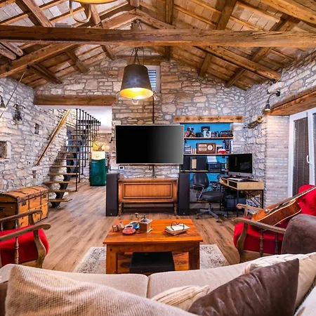Rustic Cozy House Pupy *