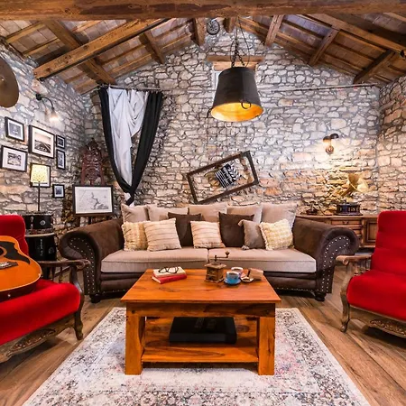 Feriehus Rustic Cozy House Pupy