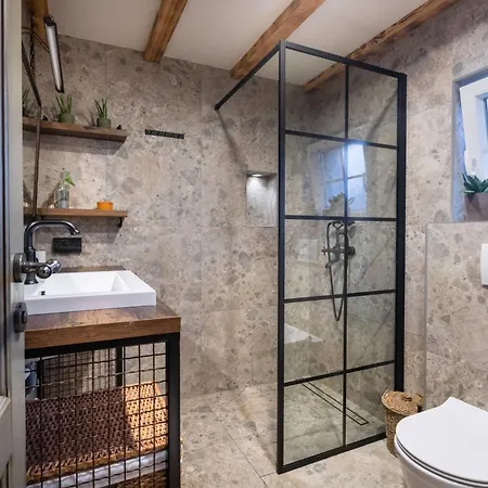 Feriehus Rustic Cozy House Pupy