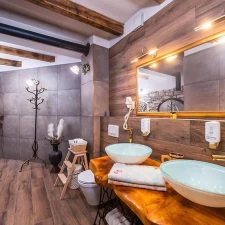 Feriehus Rustic Cozy House Pupy *